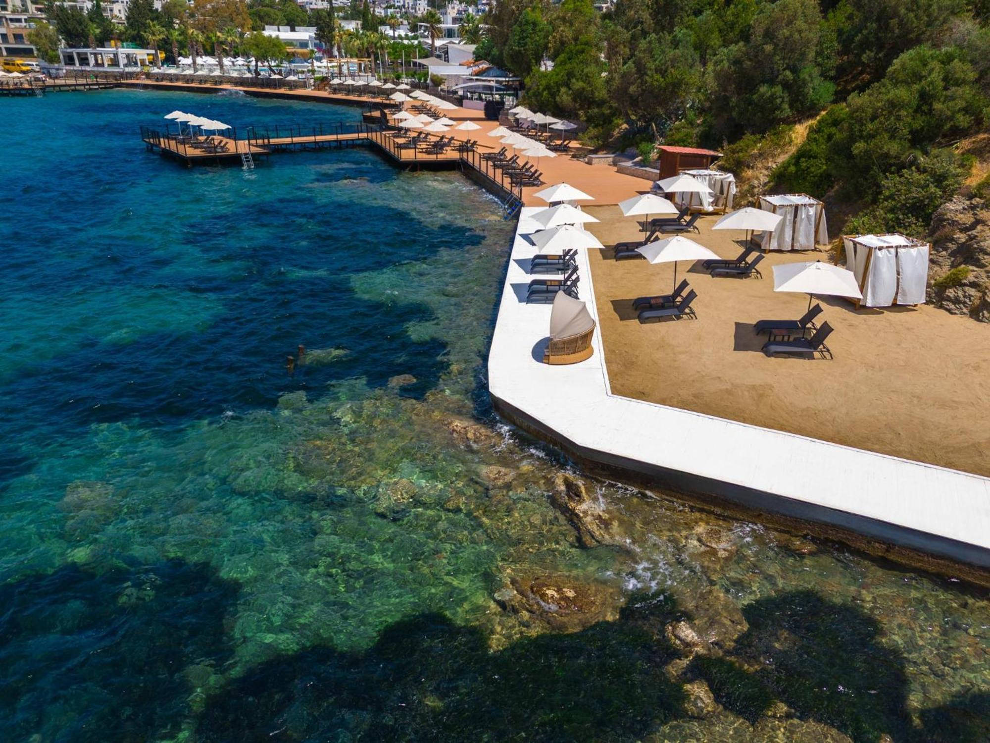 Labranda Tmt Bodrum Exterior foto The beach of the hotel