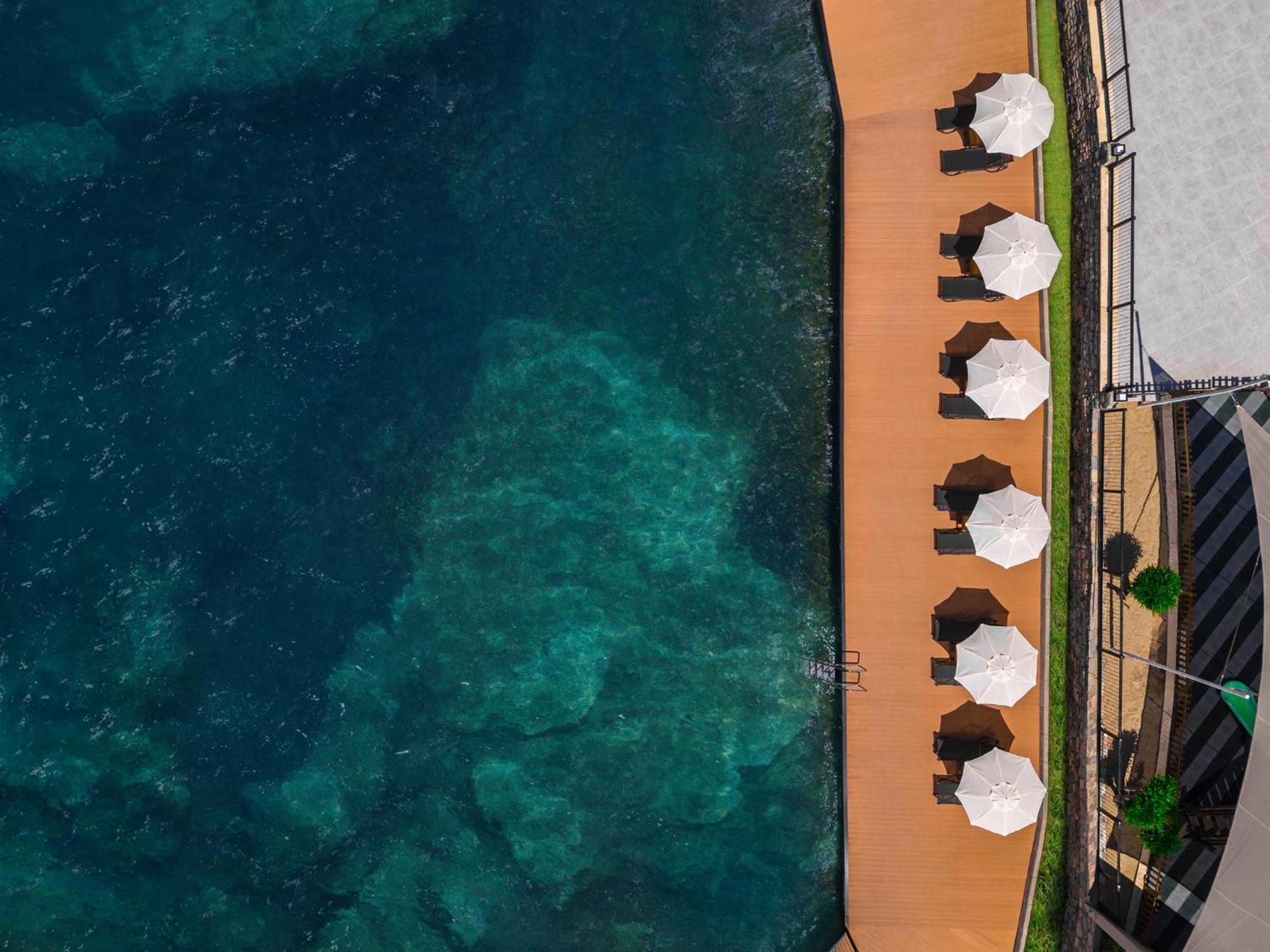 Labranda Tmt Bodrum Exterior foto Aerial view of the pool at the hotel