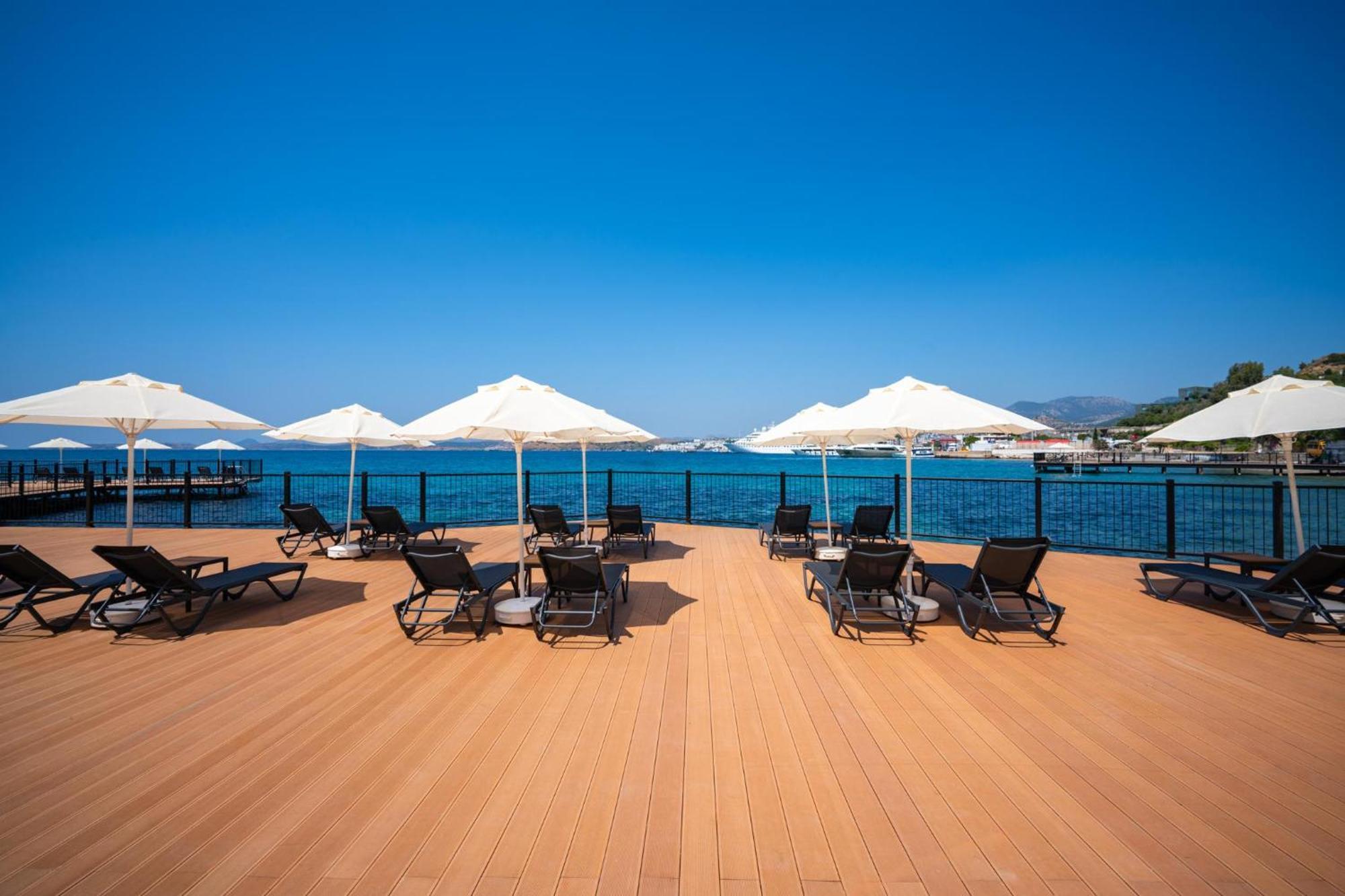 Labranda Tmt Bodrum Exterior foto The beach at the hotel
