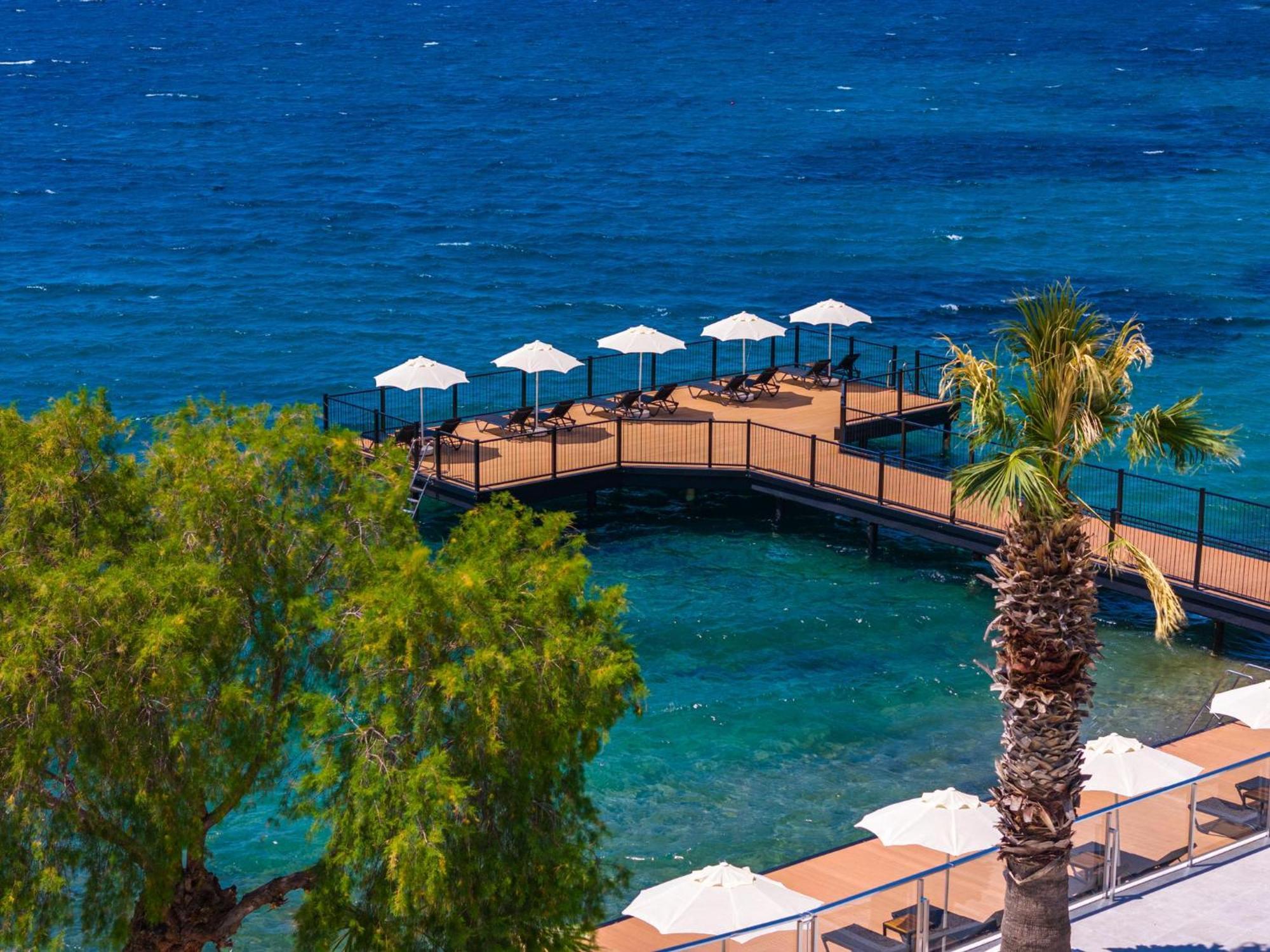 Labranda Tmt Bodrum Exterior foto The beach at the hotel